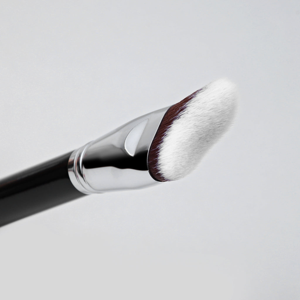 F659 - WAVE SHAPED FOUNDATION BRUSH