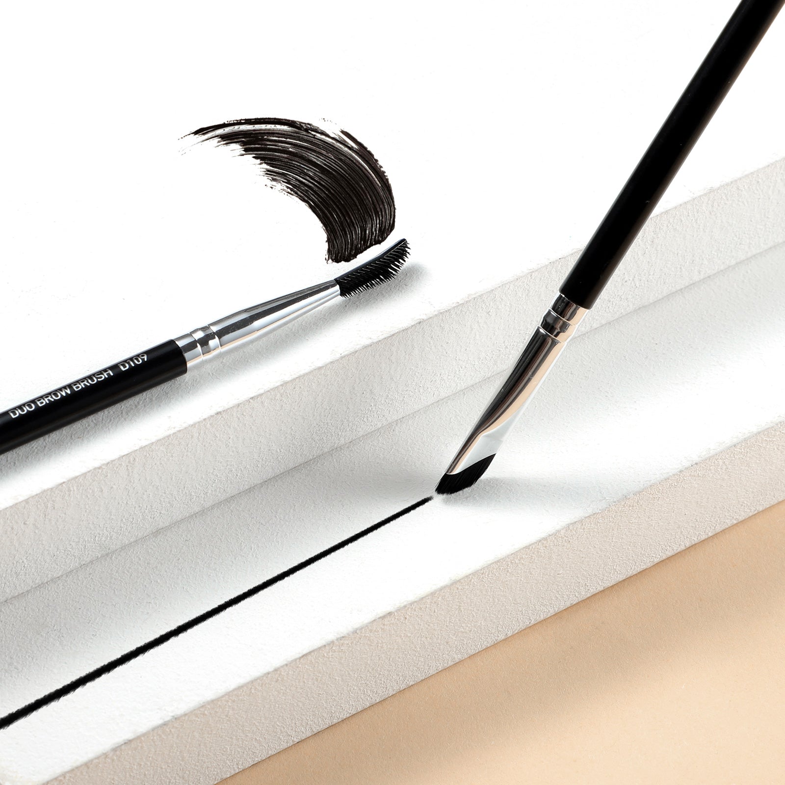 D109 Duo Brow Brush