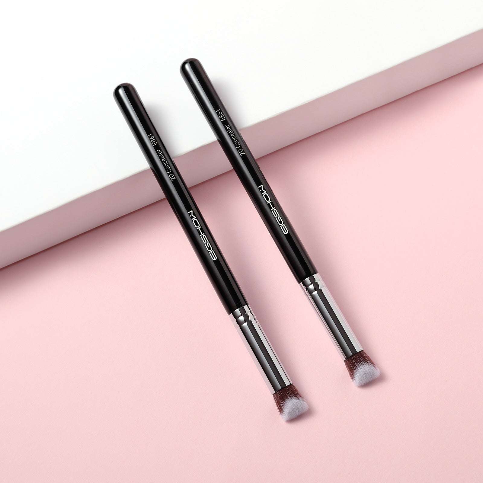 E861 - 2D Angled Concealer Brush