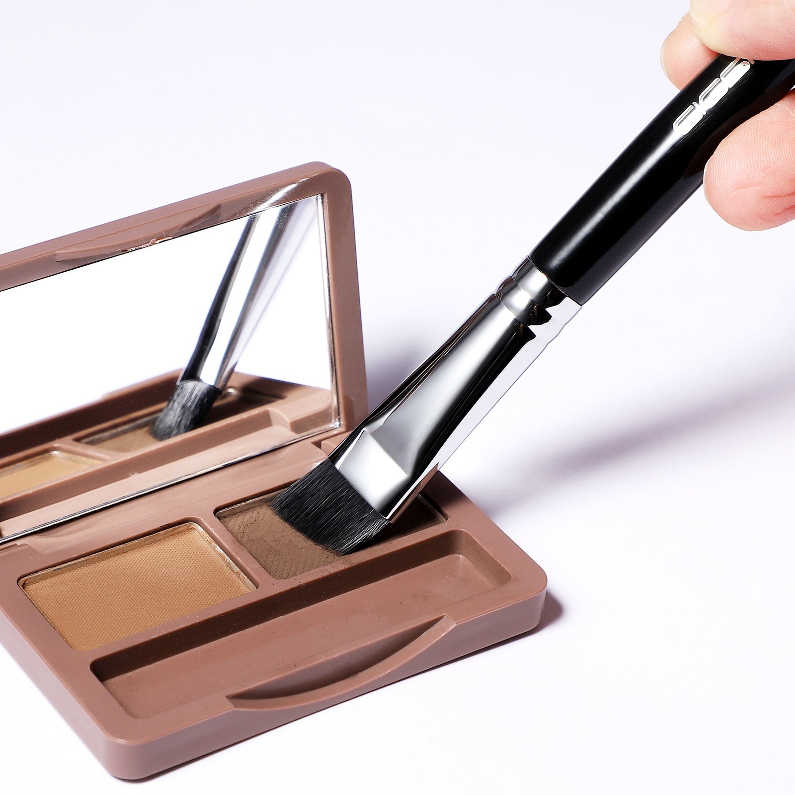 E869 LARGE ANGLED EYEBROW BRUSH