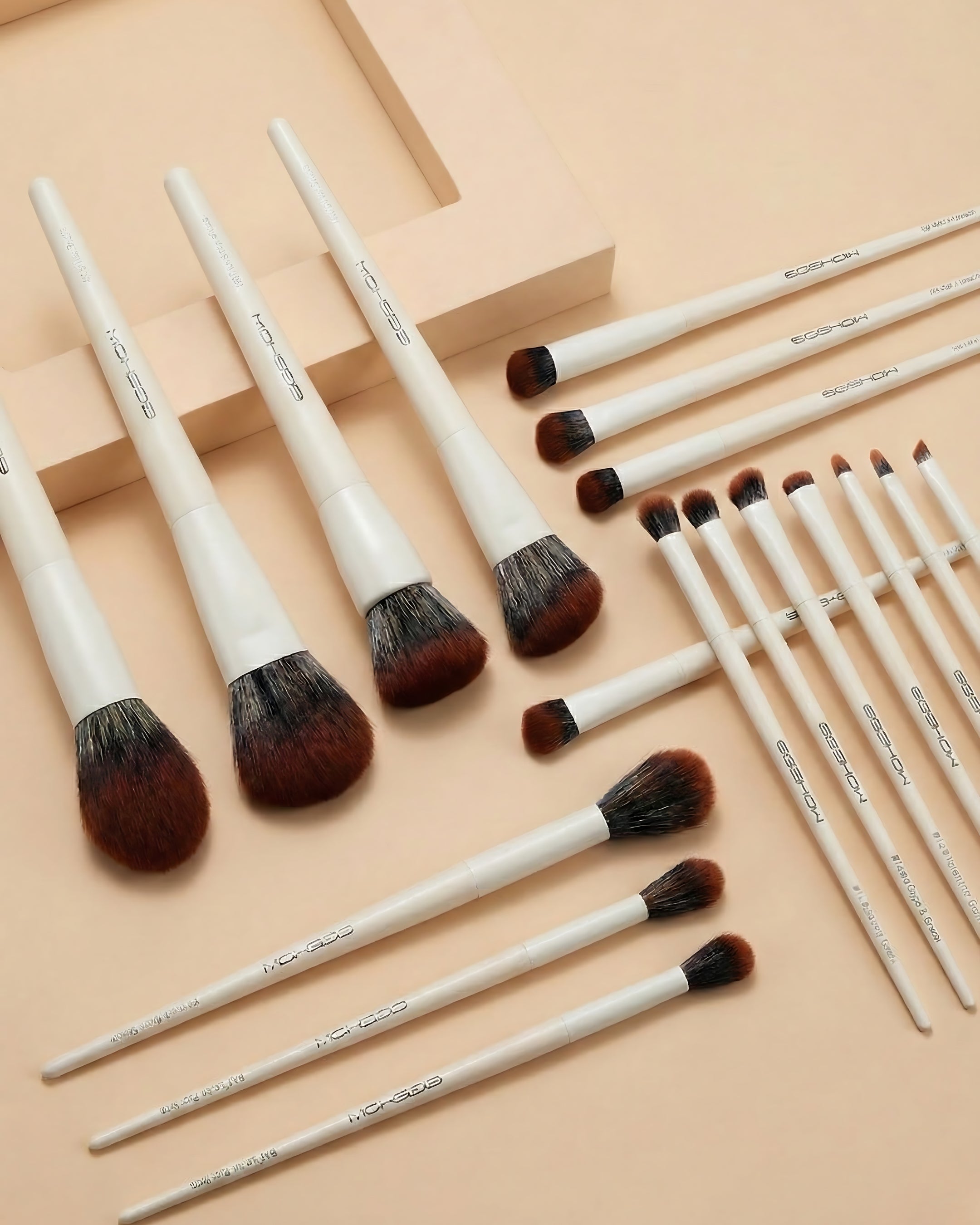 White Whisper - 18pcs Makeup Brush Kit