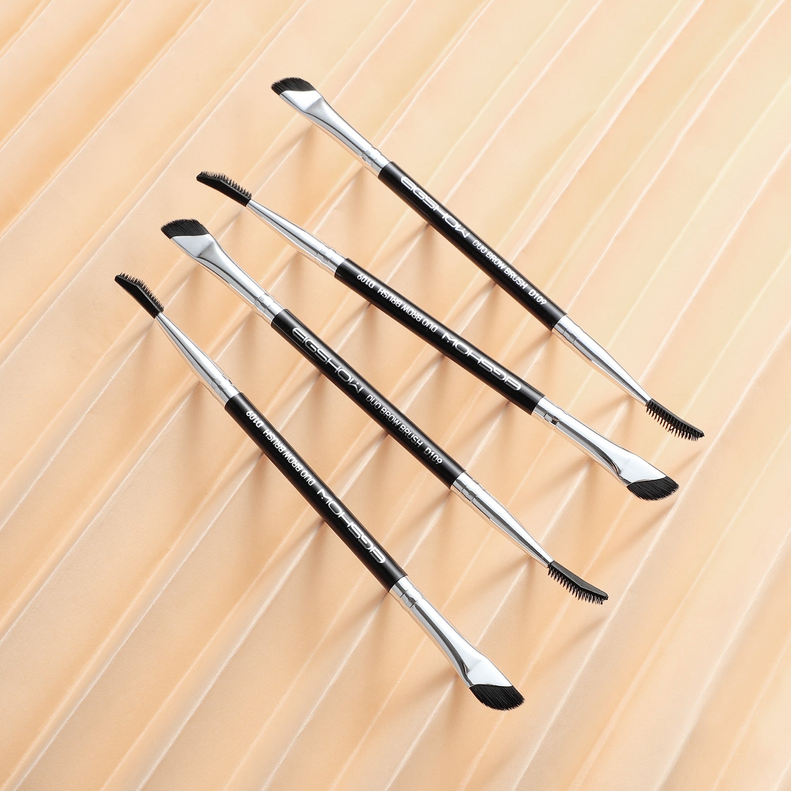 D109 Duo Brow Brush