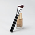 F659 - WAVE SHAPED FOUNDATION BRUSH