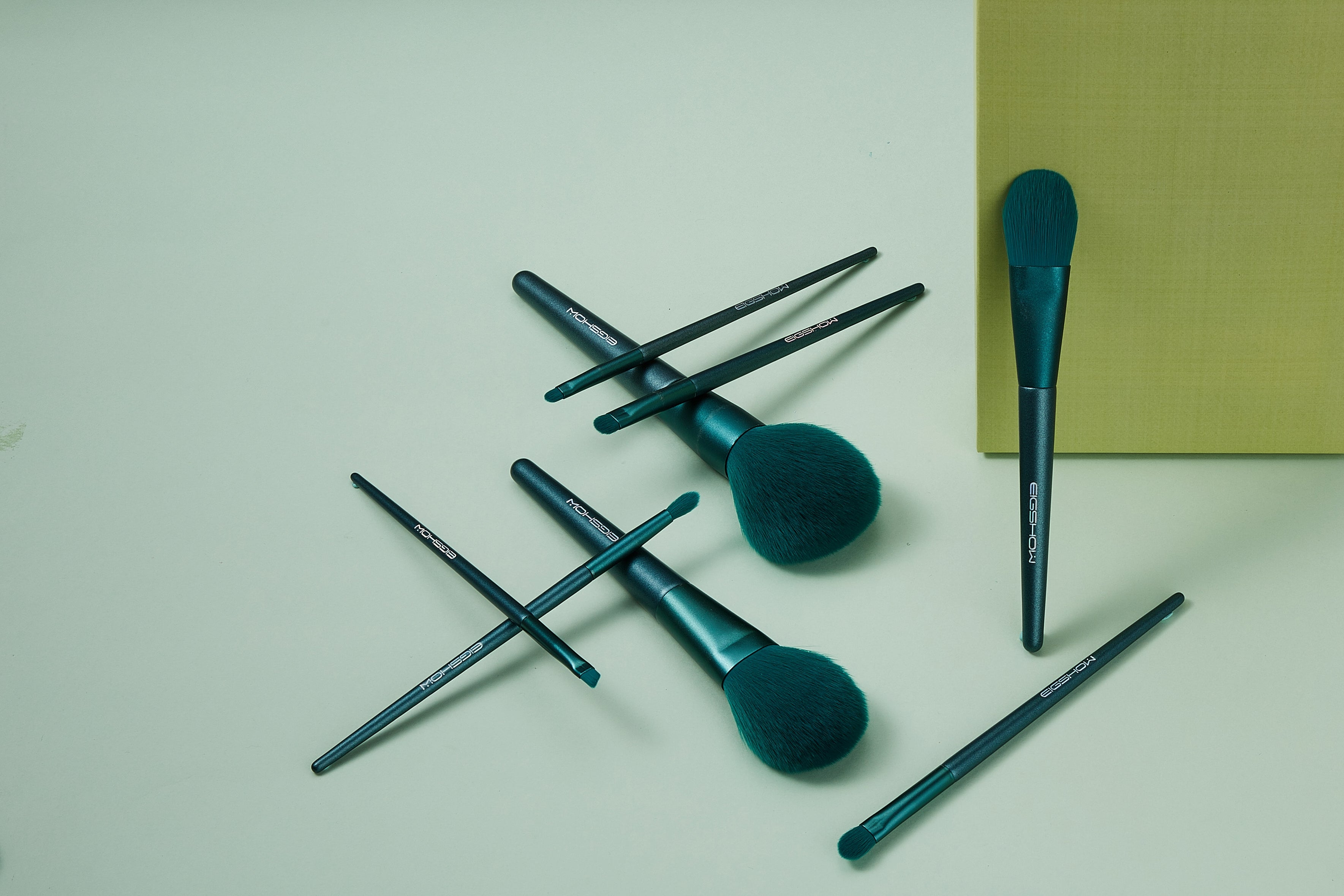 8pcs Jade Green Brush Kit with Cylinder