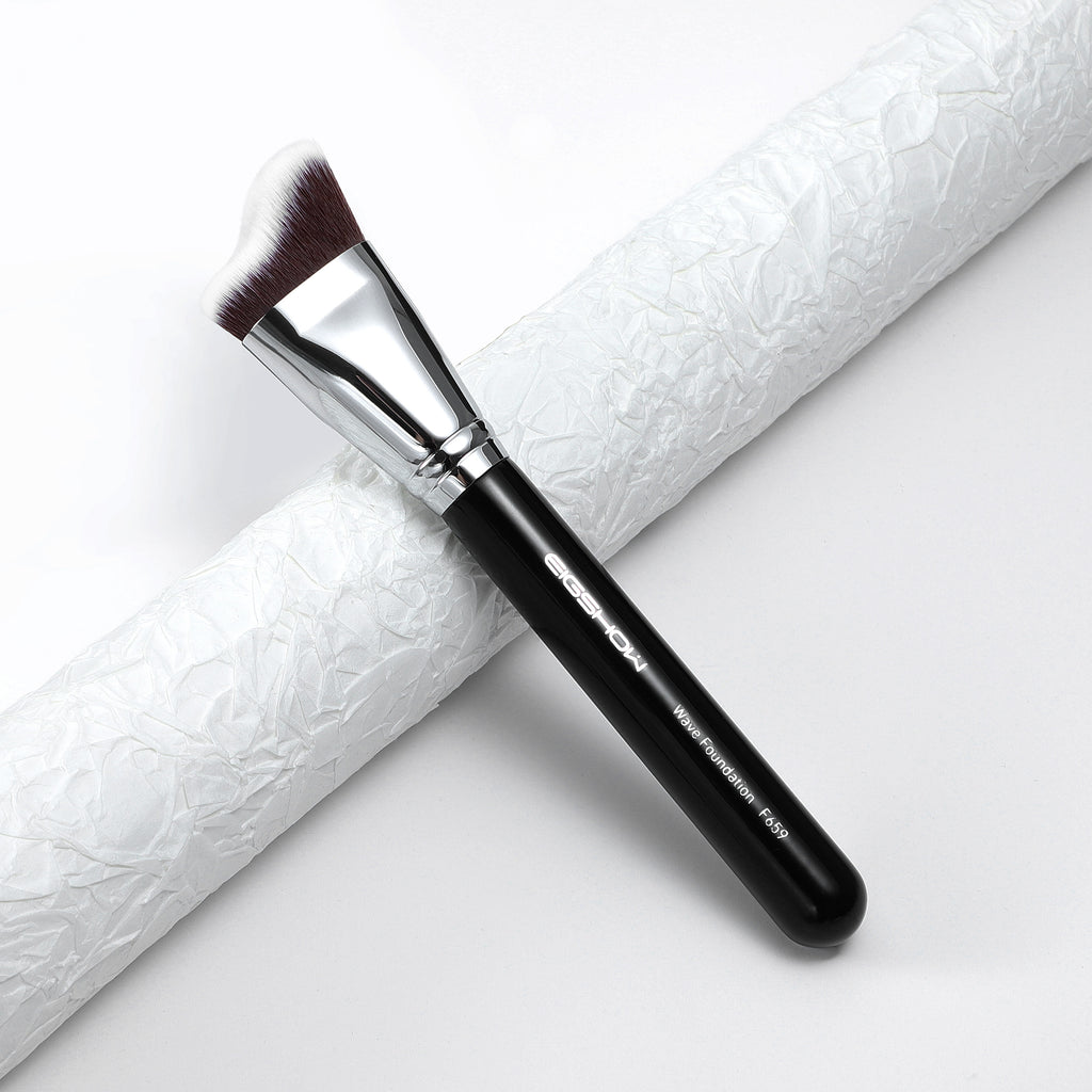 F659 - WAVE SHAPED FOUNDATION BRUSH
