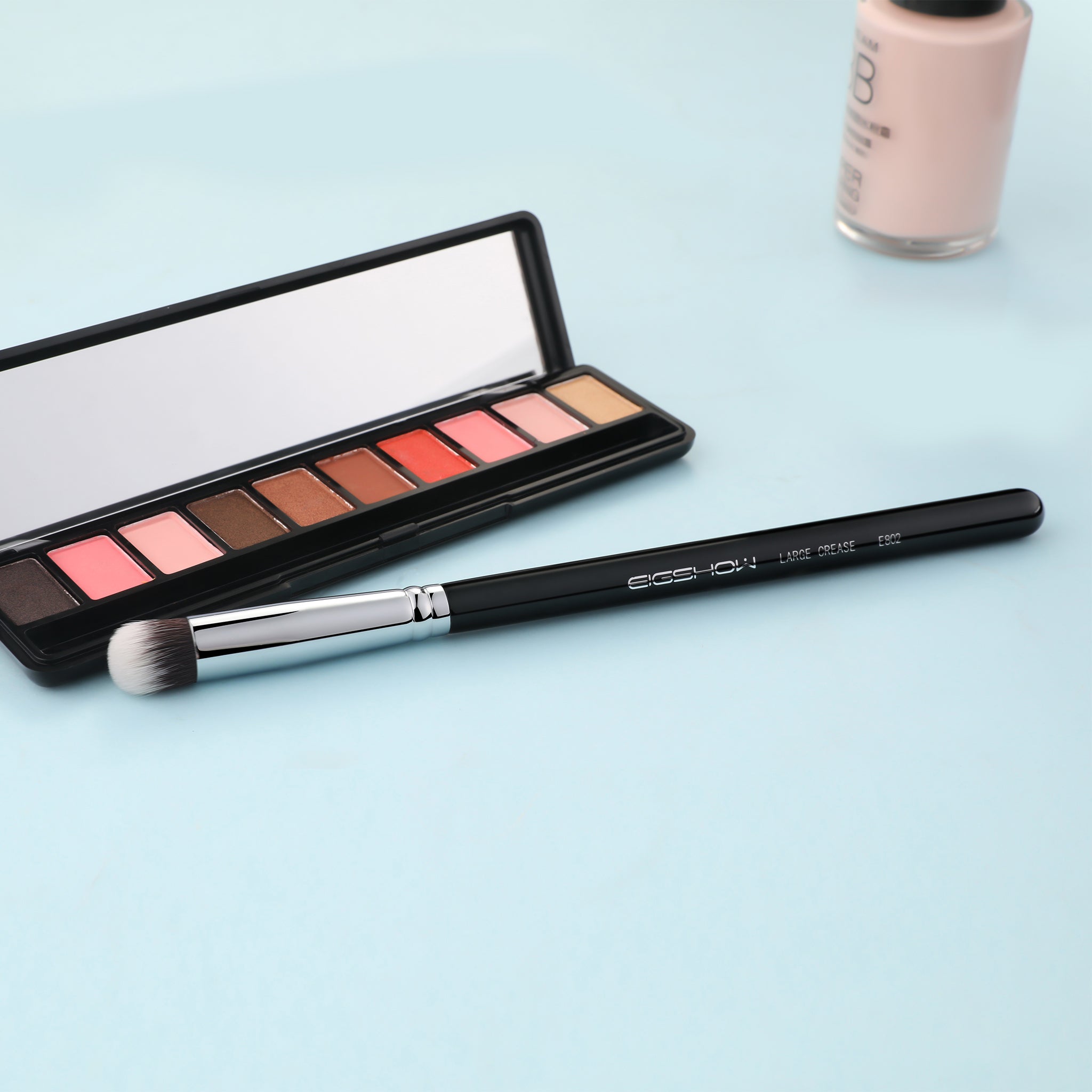 E802 - LARGE CREASE BRUSH