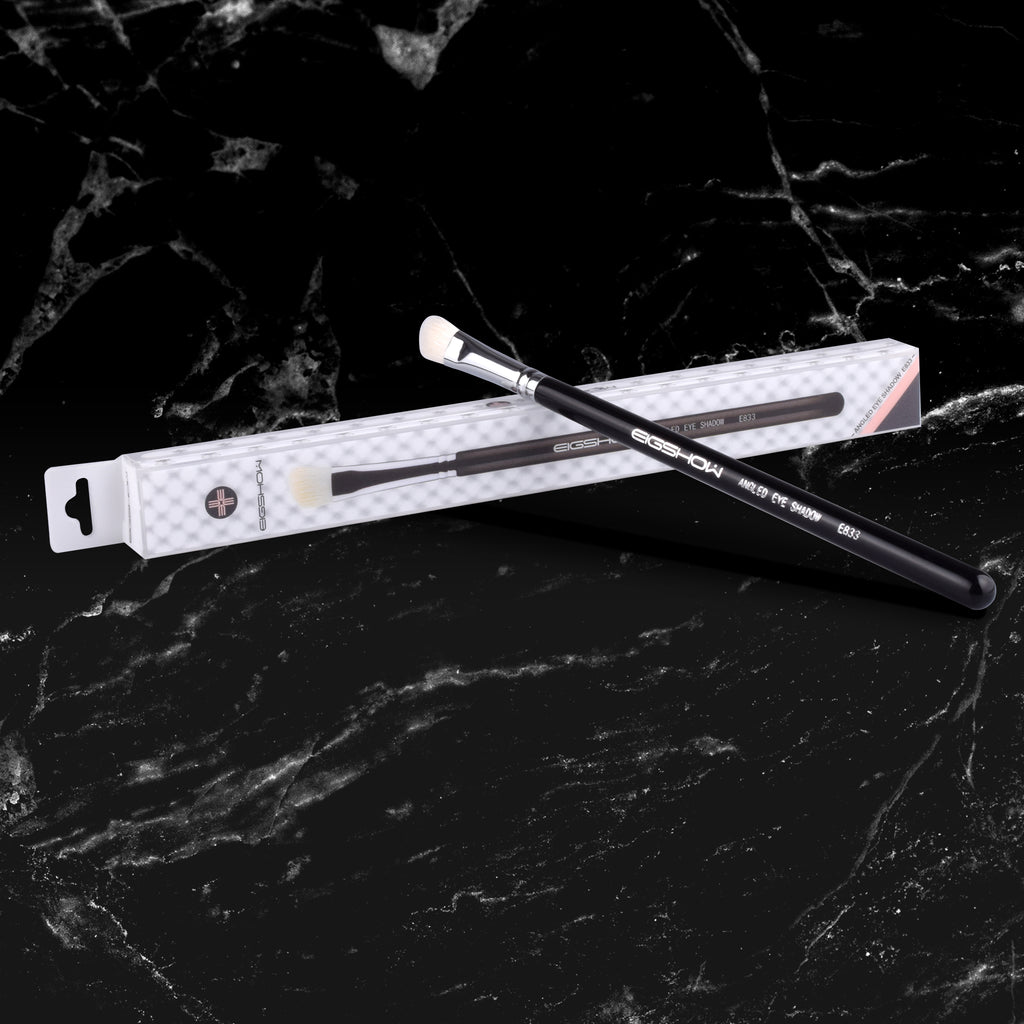 E833 - Angled Eyeshadow Brush