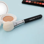 F605 - Blush Brush