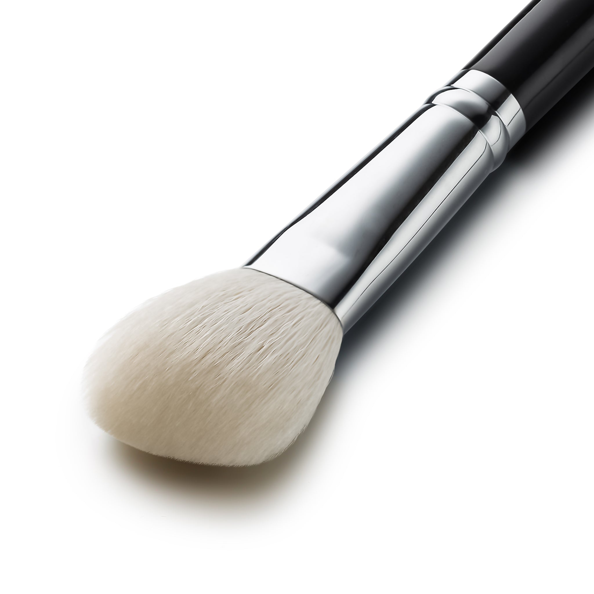 F610 - SMALL ANGLED CONTOUR BRUSH