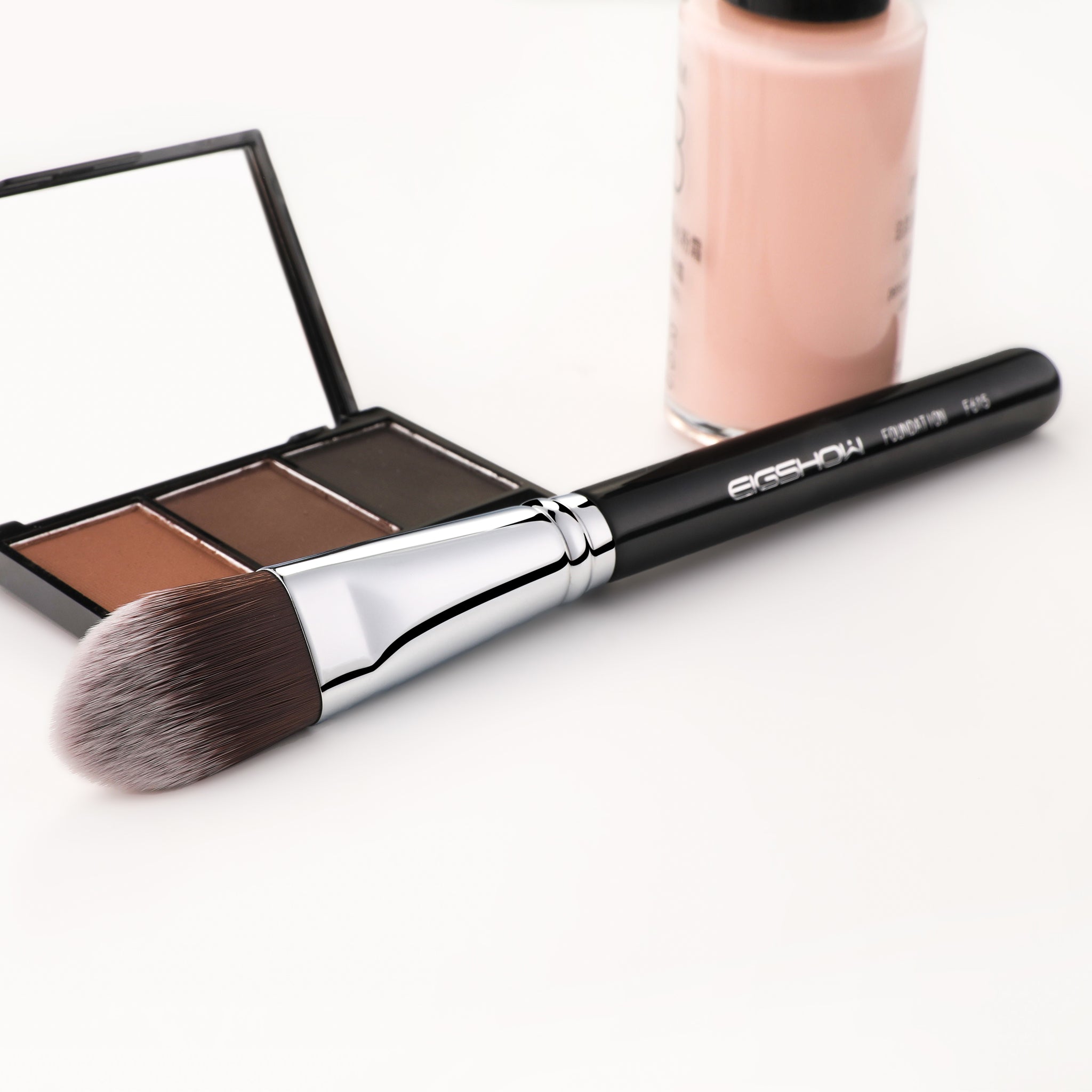 F615 - FLAT FOUNDATION BRUSH