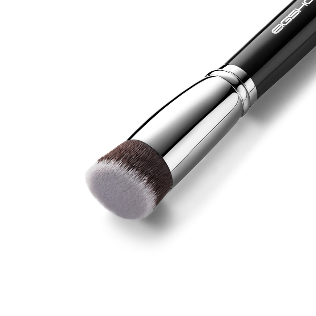 F624 - Angled Foundation Brush
