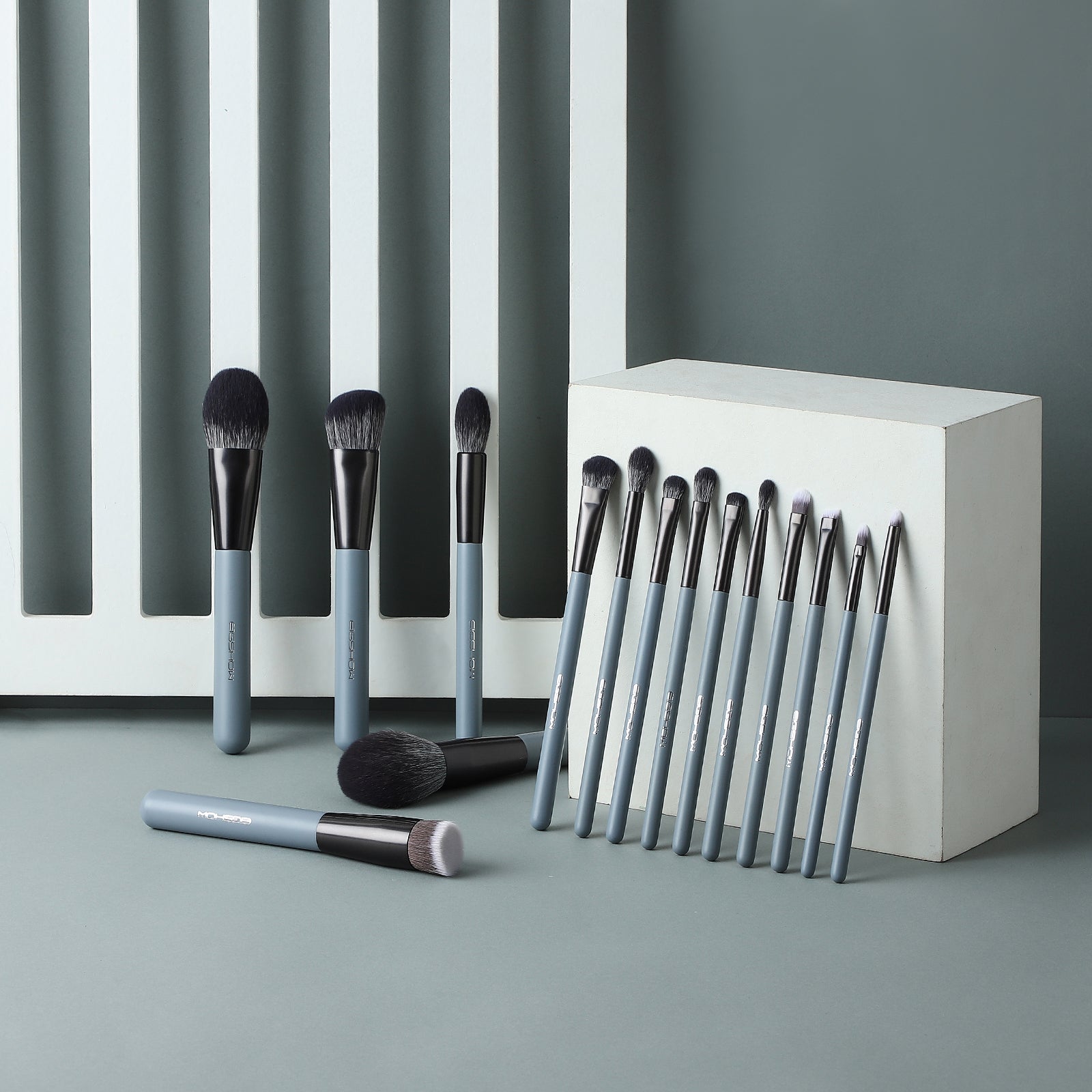 Jade Series – 15pcs Makeup Brush Kit – Agate Grey